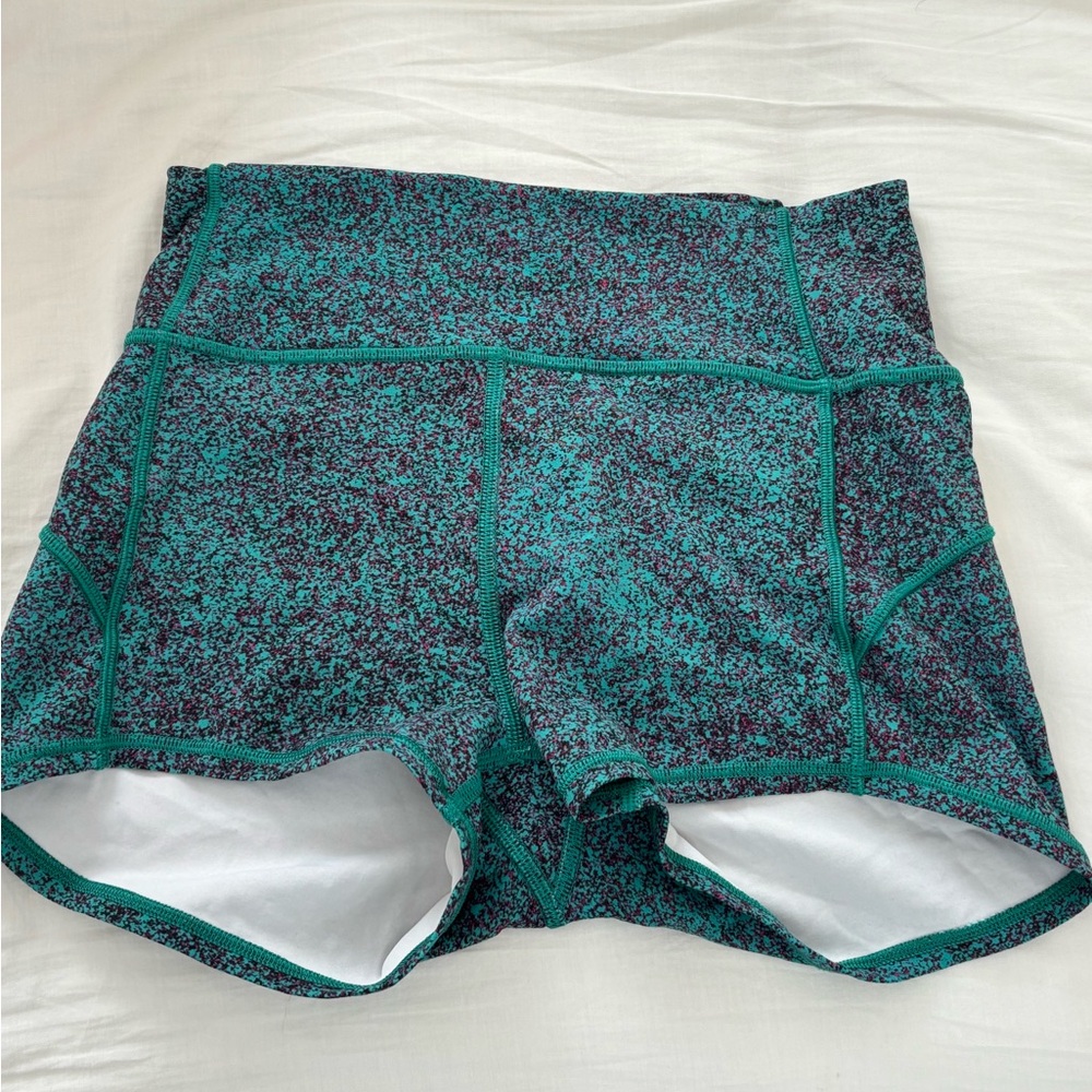 Lululemon In Movement Everlux 2.5" sz
6 Ditzy Spritz Teal Media 4138